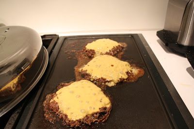 Best (indoor) Burgers Griddle Burgers, How To Make Burgers, Recipe For 1, Burger Meat, Griddle Recipes, How To Cook Burgers, Dinners To Make, Cooked Apples, Steak Recipes