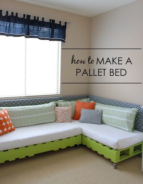 Kids Pallet Bed, Pallet Daybed, Diy Pallet Bed, Pallet Beds, Pallet Bed, Pallet Couch, Shared Room, Diy Sofa, Diy Desk