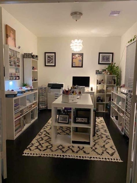 Room Setup Ideas, Office Craft Room Combo, Home Office Aesthetic, Ikea Craft Room, Ikea Crafts, Small Craft Rooms, Home Office Layout, Home Office Inspiration, Sewing Room Design