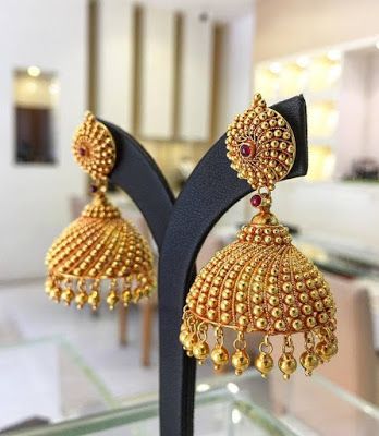 55 Beautiful Gold jhumka earring designs || Tips on Jhumka shopping | Bling Sparkle Zumka Design Gold, Gold Jhumka Designs Indian Weddings, Jumki Design Gold, Gold Jhumka Earrings Bridal, Gold Jhumka, Jhumka Designs, Gold Earrings Indian, Gold Jhumka Earrings, Gold Necklace Indian