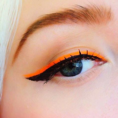 Black And Orange Eyeliner, Orange And Black Eye Makeup, Orange Liner Makeup, Neon Liner Makeup, Neon Eyeliner Looks, Orange Makeup, Neon Makeup, Colorful Eye Makeup, Black Liner