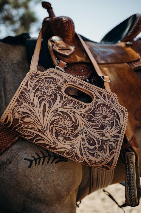 Tooled Leather Handbags, Leather Artist, Custom Leather Belts, Tooled Leather Purse, Tooled Leather Bag, Fall Bags, Western Purses, Leather Tooling Patterns, Leather Floral