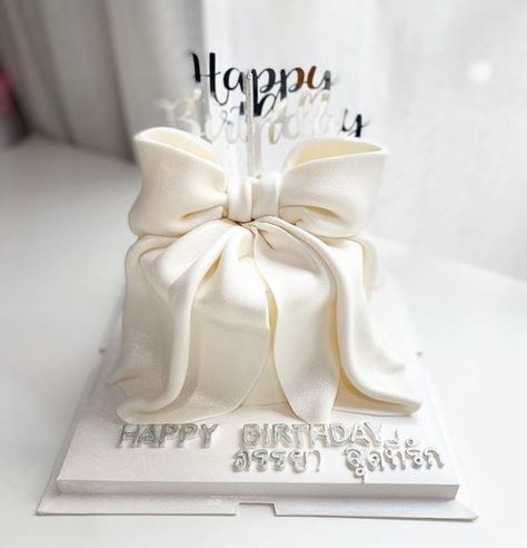 1 Pound Cake Design Birthday, 1pound Cake Design, Birthday Decorations With Flowers, One Pound Cake Design, Ribbon Cake Design, 1 Pound Cake Design, White Birthday Cake Ideas, White Buttercream Cake, Torte Fondant