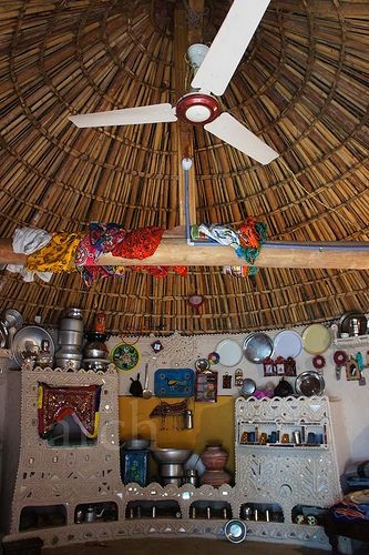 inside a Bhunga near Ludiya... Kutch Gujarat Houses, Bhunga Huts, Village Kitchen Indian, Mud House Indian, Farmhouse India, Restaurant Portfolio, Gujarat Travel, Kutch Gujarat, Mud Hut