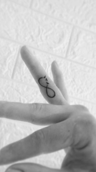 Stunning Infinity Tattoos, Designs, & Ideas - Tattoo Me Now Henna Infinity Design, Infinity Symbol Finger Tattoo, Finger Infinity Tattoo, Small Infinity Tattoos For Women, Infinity Wrist Tattoos For Women, Infinity Finger Tattoo, Infinity Tattoo On Finger, Infinity Tattoo Designs Unique, Infinity Finger Tattoos