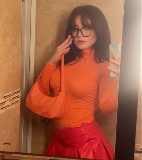 #halloween #costumeidea #velmacostume #velma #scoobydoo #costumes Velma Cute Costume, Velma Costume Cute, Velma Halloween, Velma Costume, Velma Cosplay, Cute Costumes, Cosplay Anime, Halloween Costumes, Halloween