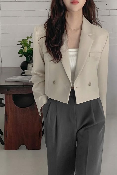 Formal Women, Korean Casual Outfits, Style Hijab, Everyday Fashion Outfits, Woman Suit Fashion, Casual Day Outfits, Classy Work Outfits, Stylish Work Outfits, Women Outfits