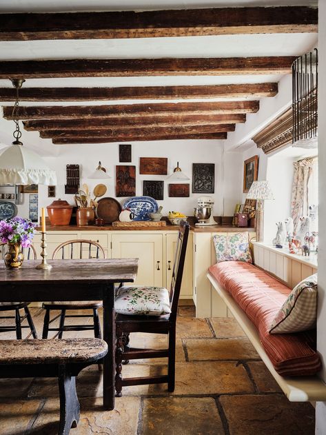 Oxfordshire Countryside, English Cottage Interiors, Cottage Interior Design, Cotswolds Cottage, English Country Cottage, Fairytale Cottage, Cottage Interior, Countryside House, Cottage Interiors