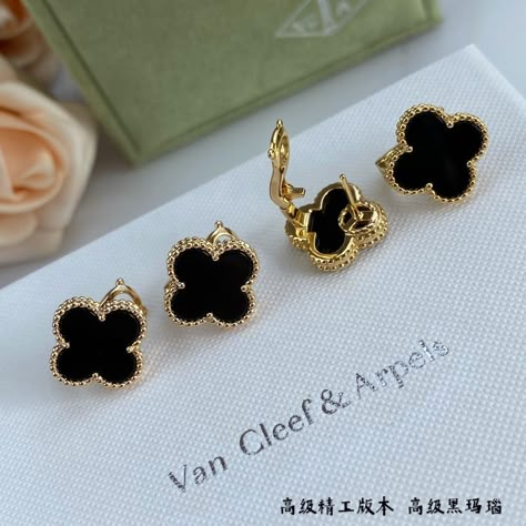 Vca Earrings, Van Clef, Cleef And Arpels Jewelry, Pink White Nails, Victorian Modern, Van Cleef And Arpels Jewelry, Minimal Jewellery, Bee Ring, Anklet Designs