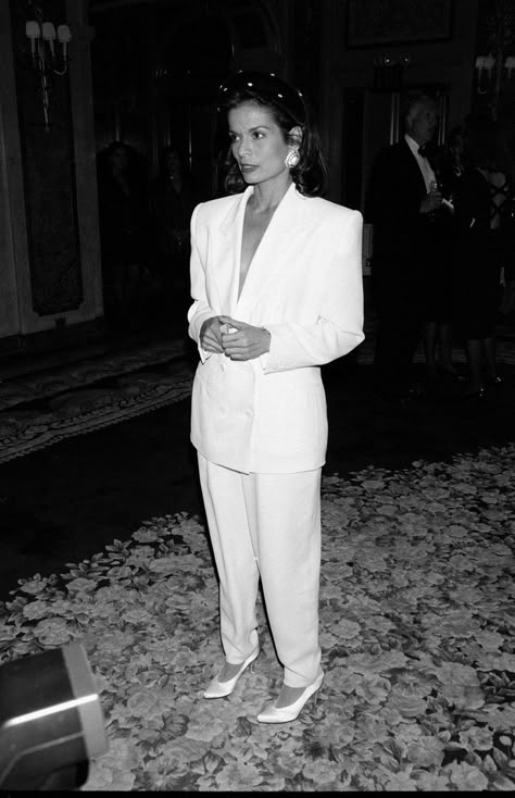 Tuxedo Women Suits, Seventies Dress, Dramatic Essence, Sports Agent, Glitter Dresses, Best Dressed Women, Everyday Uniform, 2020 Outfits, Bianca Jagger