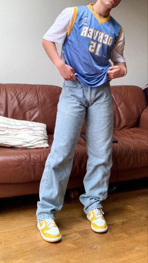 How To Style Light Blue Jeans Men, Fits With Light Blue Jeans, Levi 550 Jeans Outfit Men, Levis 550 Jeans Outfit Mens, Blue Outfit Ideas Men, Blue Jean Outfits Men, Basketball Style Fashion Men, Denji Shoes, Blue Jeans Men Outfit