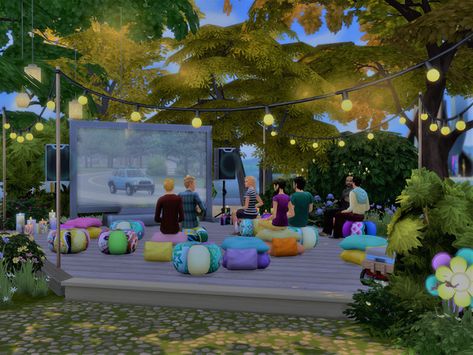 Alibrandi's Outdoor Cinema Sims 4 Outdoor Movie Theater, Sims 4 Movie Theater, Sims 4 Park Ideas, Outside Movie Theater, Sims Lots, Movie Place, Outside Movie, Lotes The Sims 4, Outdoor Movie Theater