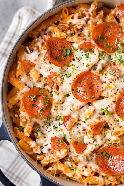 Pasta In Dutch Oven One Pot, Dutch Oven Casserole Recipes, Dutch Oven Pasta, Dutch Oven Pasta Recipes, Pepperoni Pizza Pasta, Dutch Oven Pizza, Pasta One Pot, Penne Pasta Recipe, Pepperoni Pasta