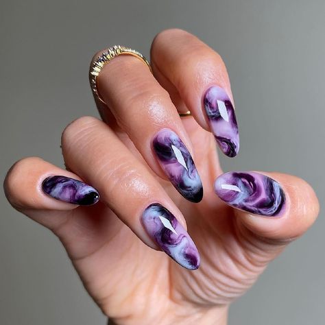 Black And Purple Marble Nails, Dark Purple Marble Nails, Purple And Blue Nails Designs, Gel Nails Marble, Nails Inspiration Purple, Colorful Marble Nails, Marble Design Nails, Purple Marble Nails, Marvel Nails