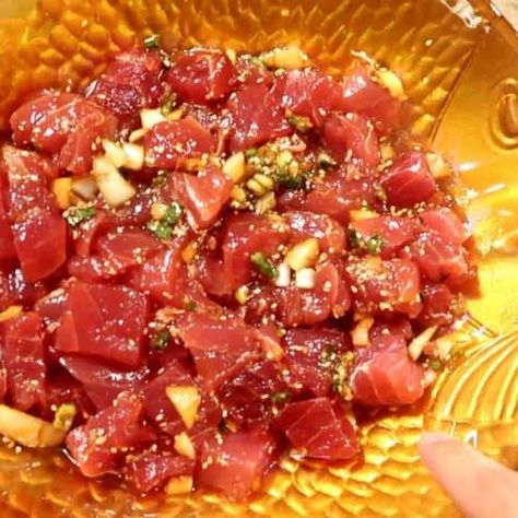 Hawaiian Poke, Poke Recipe, Ahi Poke, Sushi Roll Recipes, Raw Fish, Island Food, Hawaiian Food, Sushi Recipes, Party Food Appetizers