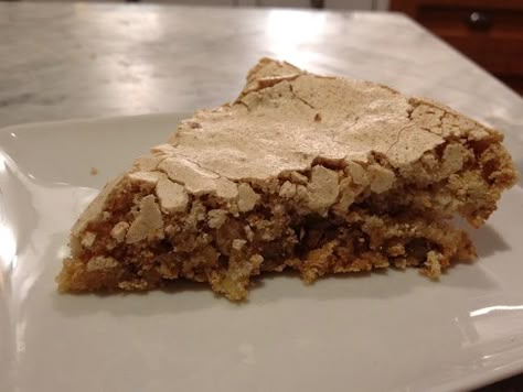 Ritz Cracker Pie - memories of childhood and cafeterias like Furrs and Luby's! Angel Pie Recipe, Ritz Cracker Pie, Cracker Pie, Ritz Cracker Recipes, Farm Recipes, Apple Pie Recipe Easy, Ritz Cracker, Celebrity Recipes, Pecan Pie Recipe