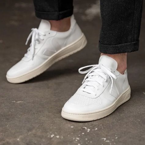 Ethical Alternatives to 5 of the Most Popular Men's Sneakers - Eco-Stylist Men's Athleisure, Business Sneakers, Men Ootd, Man Sneakers, Minimalist Sneakers, Athleisure Men, Ethical Clothing Brands, Preppy Mens Fashion, Athleisure Style