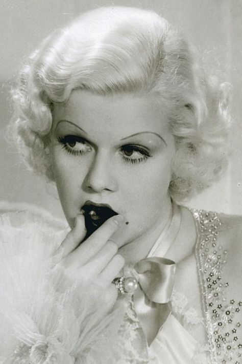 Jean Harlow, "Dinner at Eight", 1933. Burlesque Editorial, Golden Age Hollywood, 1920s Actresses, Dome Rings, Jean Harlow, Old Hollywood Stars, Classic Actresses, Hollywood Glam, Blonde Bombshell