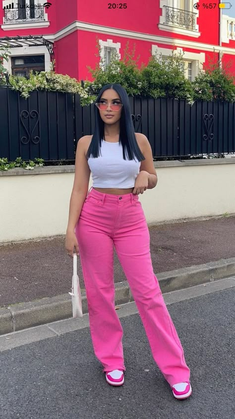 Outfits urbanos para las más fresas | Es la Moda Pink Jeans Outfit, Outfits Fresas, All Pink Outfit, Inspi Photo, Outfit Verano, Zara Drip, Trouser Outfits, Outfit Mujer, Shein Outfits