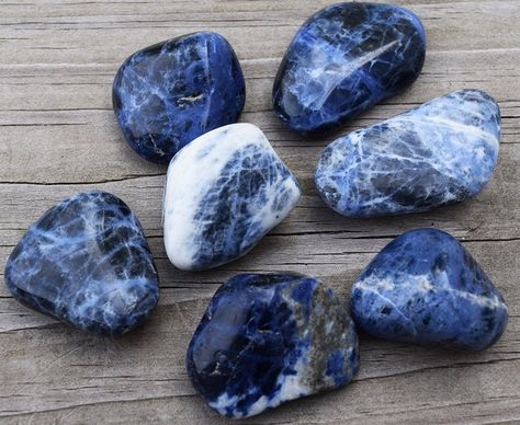 Facts About Sodalite: Meanings, Properties, and Benefits - Gemstagram Sodalite Aesthetic, Sodalite Meaning, Wiccan Candle, Pagan Decor, Sodalite Crystal, Blue Sodalite, Crystal Healing Stones, Power Crystals, Mineral Stone