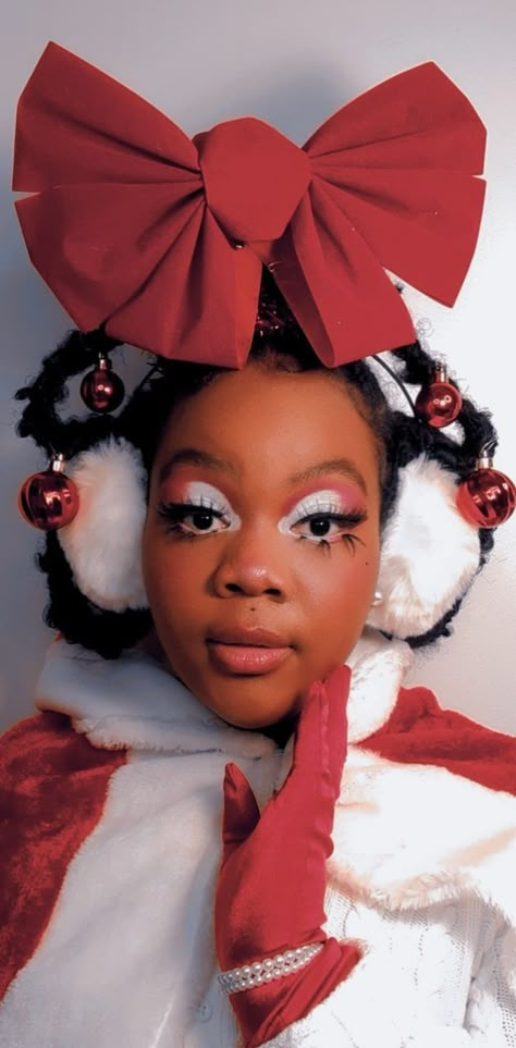 Cindy Lou who makeup Whoville Inspired Outfits, Cindy Lou Who Makeup, Whoville Makeup, Whoville Makeup Ideas, Easy Cindy Lou Who Costume, Diy Cindy Lou Who Costume Adult, Dr Seuss Cindy Lou Who Costumes Diy, Creative Christmas Makeup Looks, Cindy Lou Who Actress