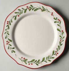 Christmas China, Christmas Dinnerware, Pottery Painting Designs, Christmas Dishes, Painted Plates, Pottery Crafts, Ceramics Pottery Art, Christmas Plates, Homes And Gardens