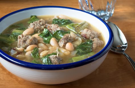 Escarole Recipes, Italian Soups, Cannellini Beans Soup, Escarole Soup, Bean And Sausage Soup, Italian Wedding Soup Recipe, Beans And Sausage, Wedding Soup, Bean Soup Recipes