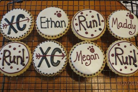 Cross Country Cookies Decorated, Cross Country Cookies, Country Cupcakes, Country Cookies, Sports Cookies, Cookie Sticks, Banquet Ideas, Running Team, Turkey Trot