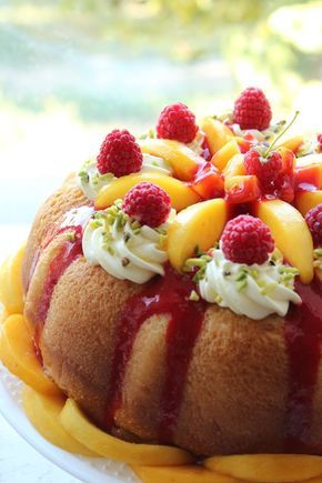 » Savarin Melba… simile al Babà ma molto più morbido White Chocolate Cheesecake, Cannoli, Mini Desserts, Yummy Food Dessert, Hot Dog Buns, Delicious Desserts, Dessert Recipes, Food And Drink, Dessert