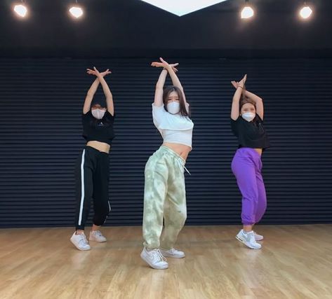 Aesthetic Hip Hop, Hip Hop Aesthetic, Dance Motivation, Dancer Lifestyle, Dance Aesthetic, Dance Dreams, Aesthetic Dance, Dance Outfits Practice, Kpop Dance