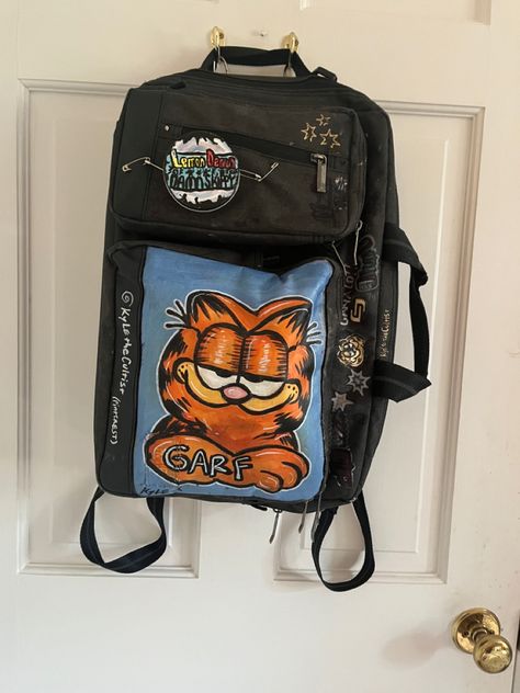 Garfield Backpack, Painted Backpack, Im A Loser, Garfield Wallpaper, Fat Orange Cat, Painting Backpack, Garfield Images, Skate Photos, Garfield Cat