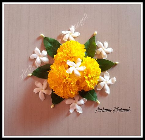 Circle Rangoli, Indian Floral Decor, Simple Flower Rangoli, Flower Petal Art, Flower Simple, Diy Floral Decor, Easy Rangoli Designs Diwali, Diwali Decorations At Home, Rangoli Side Designs