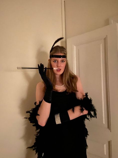 Flapper Girl Costumes Aesthetic, Great Gabsy Halloween Costume, Parisian Costume Halloween, Flapper Girl Costumes Halloween, 1920 Costume Ideas Women, Flapper Costume Aesthetic, Flappers Costumes, Great Gatsby Halloween Costume, Flapper Halloween Costumes