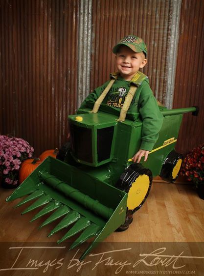 2013 John Deere Combine Halloween Costume! Combine Costume, Tractor Costume, John Deere Kids, John Deere Combine, Box Costumes, Boy Halloween, Hallowen Costume, Car Decorations