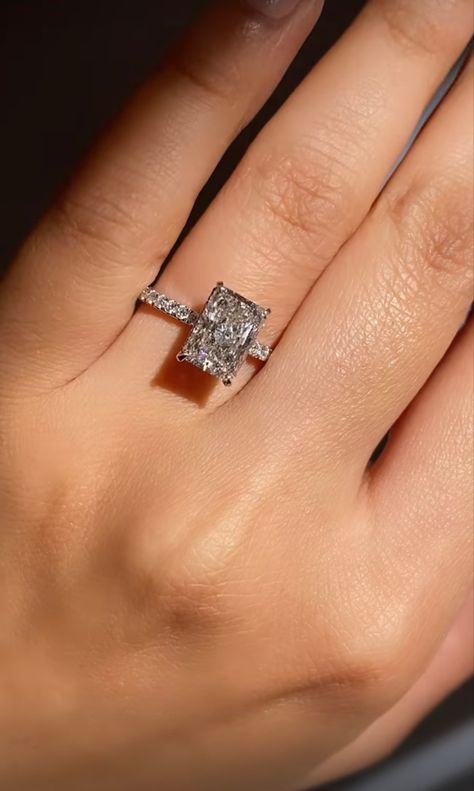 Square Shape Wedding Rings, Wedding Rings For Petite Hands, Cute Engagement Rings Square, Square Silver Wedding Ring, Small Rectangle Rings Engagement, Big Square Diamond Ring, Square Promise Rings, Diamond Engagement Rings Square, Wedding Ring Sets Square