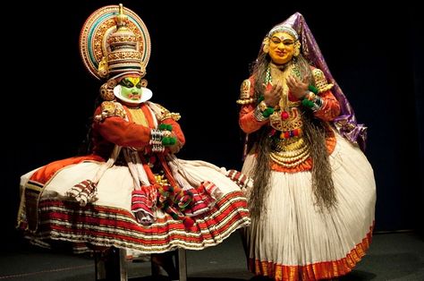 Kathakali Dance, Costumes Around The World, Indian Classical Dance, Dance Images, Dress Name, Temple Art, Traditional Dance, Indian Dance, Kerala India