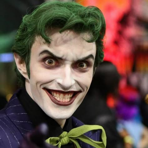 Anthony Misiano Cosplay Joker ;) Anthony Misiano, Joker Makeup, Joker Cosplay, Superhero Cosplay, Dark Jokes, Clever Halloween Costumes, 얼굴 그리기, Celebrity Halloween Costumes, Dc Villains