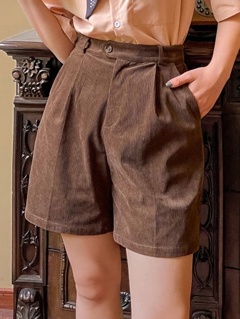 Dark Academia Aesthetic Girls, Winter Mode Outfits, Dark Academia Outfits, Academia Outfits, Summer Shorts Outfits, Corduroy Shorts, Brown Shorts, Easy Trendy Outfits, Coffee Brown