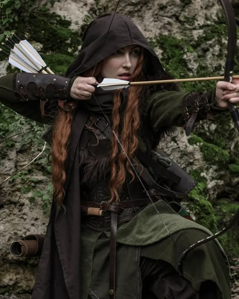 Elf Ranger Outfit, Fantasy Huntress Aesthetic, Fantasy Hunting Outfit, Dnd Ranger Cosplay, Ren Faire Huntress, Ranger Aesthetic Dnd Female, Fantasy Ranger Outfit, Maid Marian Aesthetic, Fantasy Hunter Outfit