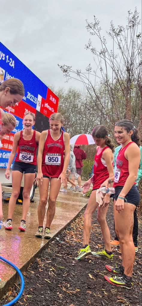 Preppy Cross Country, Cross Country Running Aesthetic, Cross Country Outfits, Romanticizing Running, Cross Country Hairstyles, Xc Season, Cross Country Aesthetic, Cross Country Running Pictures, Xc Aesthetic