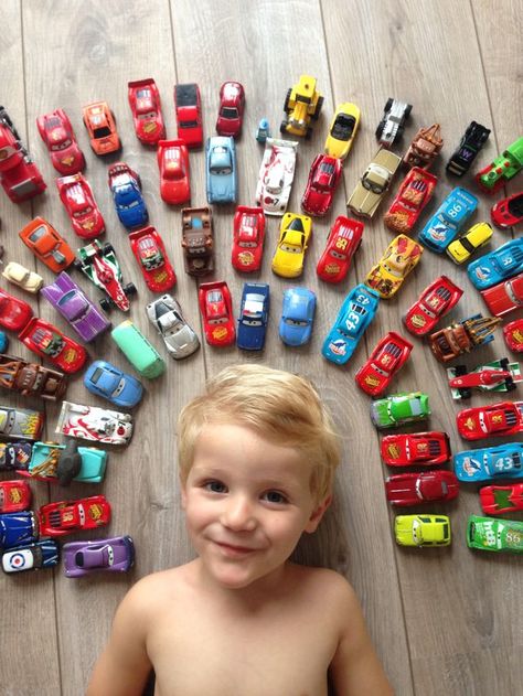 Hot Wheel Photoshoot, Racing Photoshoot, Hotwheels Birthday Party, Pictures To Color, Car Photoshoot, Toddler Photoshoot, Hot Wheels Birthday, Hot Wheels Party, Cars Theme Birthday Party