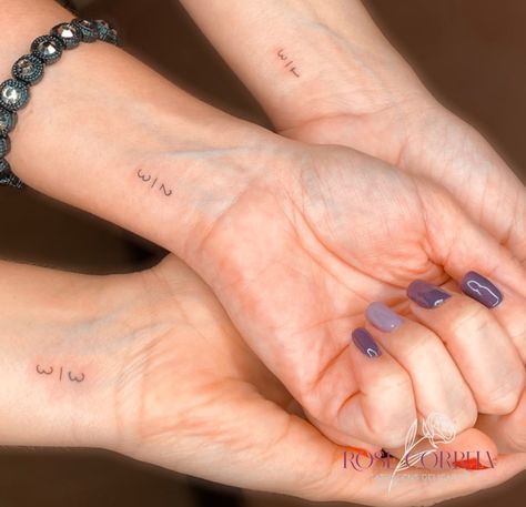 Small Sibling Tattoos For 4, Meaningful Family Tattoos, Siblings Tattoo For 3, Sister Tattoos For 3, Siblings Tattoo, Matching Family Tattoos, Simbols Tattoo, Cute Sister Tattoos, Sister Tattoos For 2