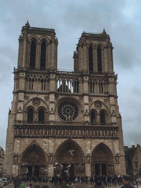 Aesthetic Cathedral, 18th Century Aesthetic, Darkacademia Aesthetic, French Gothic Architecture, French Cathedrals, Anna And The French Kiss, French Aesthetic, France Aesthetic, Gothic Cathedrals