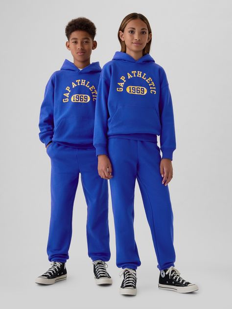 Soft cotton-blend hoodie.  Hooded neckline.  Long sleeves.  Gap Athletic Logo at front.  Kanga pocket.  Banded hem.  Straight, easy fit.  Hits at the hip. Uniqlo Kids, Athletic Logo, Jumper Short, Kids Athletic, Logo Azul, Curve Jeans, Gap Kids, Denim Coat Jacket, Boys Hoodies