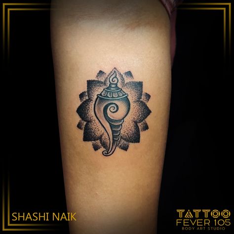 Shankh Tattoo Design, Sudharshana Chakra Tattoo, Shank Tattoo, Shanks Tattoos, Sudarshan Chakra Tattoo, Shanku Chakra Designs, Tattoos Crystals, Tattoo Buddha, Tattoo Yoga