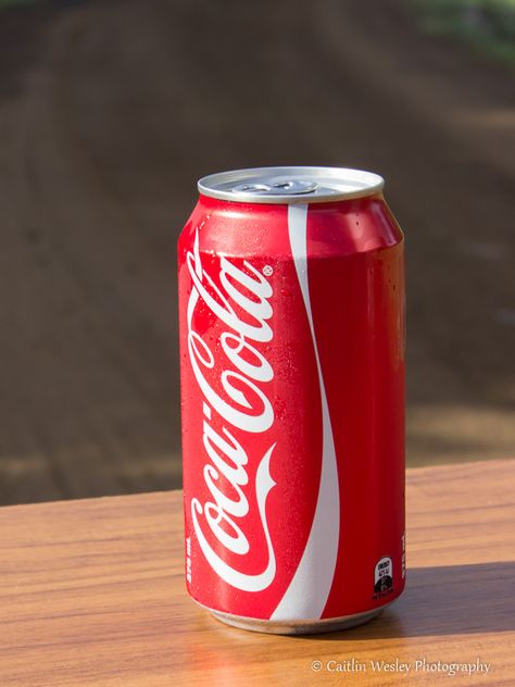 Soda Can Reference, Foto Still Life, Coca Cola Pictures, Coca Cola Wallpaper, Coke Can, Still Life Pictures, Painted Clothes Diy, Life Drawing Reference, Bottle Drawing