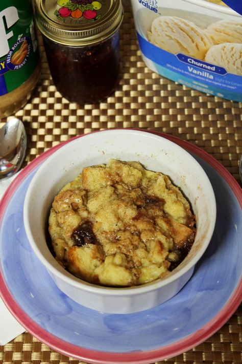 Individual Bread Pudding, Healthy Bread Pudding, Gluten Free Bread Pudding, Single Serve Dessert Recipes, Sugar Free Bread, Microwave Bread, Jar Desserts, Single Serve Meals, Mason Jar Recipe