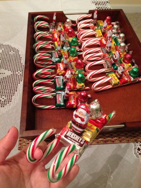 Christmas Sleigh Candy, Santa Candy Sleigh, Christmas Candy Sleigh Treats, Santa Sleigh Candy, Christmas Jar Gifts, Candy Sleigh, Candy Cane Sleigh, Christmas Candy Gifts, Diy Christmas Presents