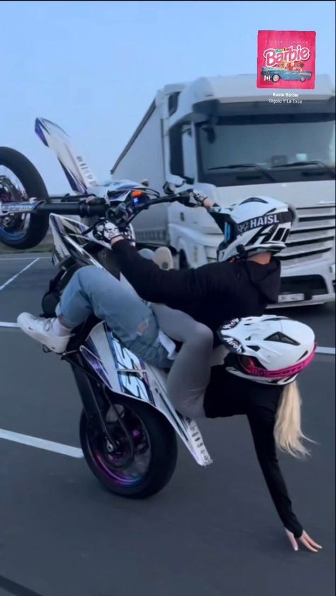 Motocross Couple, Recreate Photos, Bike Couple, Biker Couple, Motorcycle Couple, Moto Yamaha, Motocross Love, Cool Dirt Bikes, Image Moto