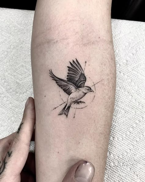 Sparrow Tattoo Design, Swallow Tattoo Design, Bird Tattoo Men, Bird Tattoos For Women, Vogel Tattoo, Flying Tattoo, Sparrow Tattoo, Flower Tattoo Meanings, Inspiration Tattoos